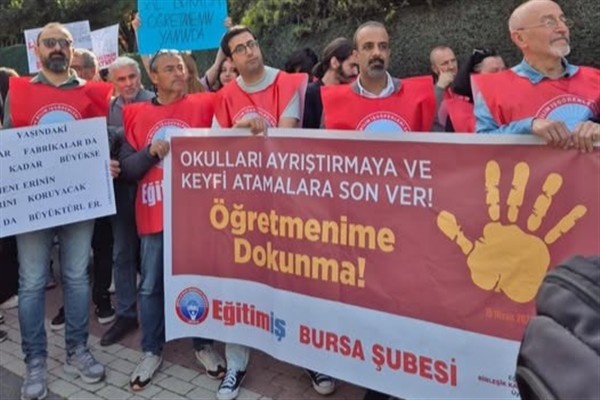Eğitim İş Bursa Şubesi ve sendikalardan Bursa Anadolu Lisesi önünde basın açıklaması