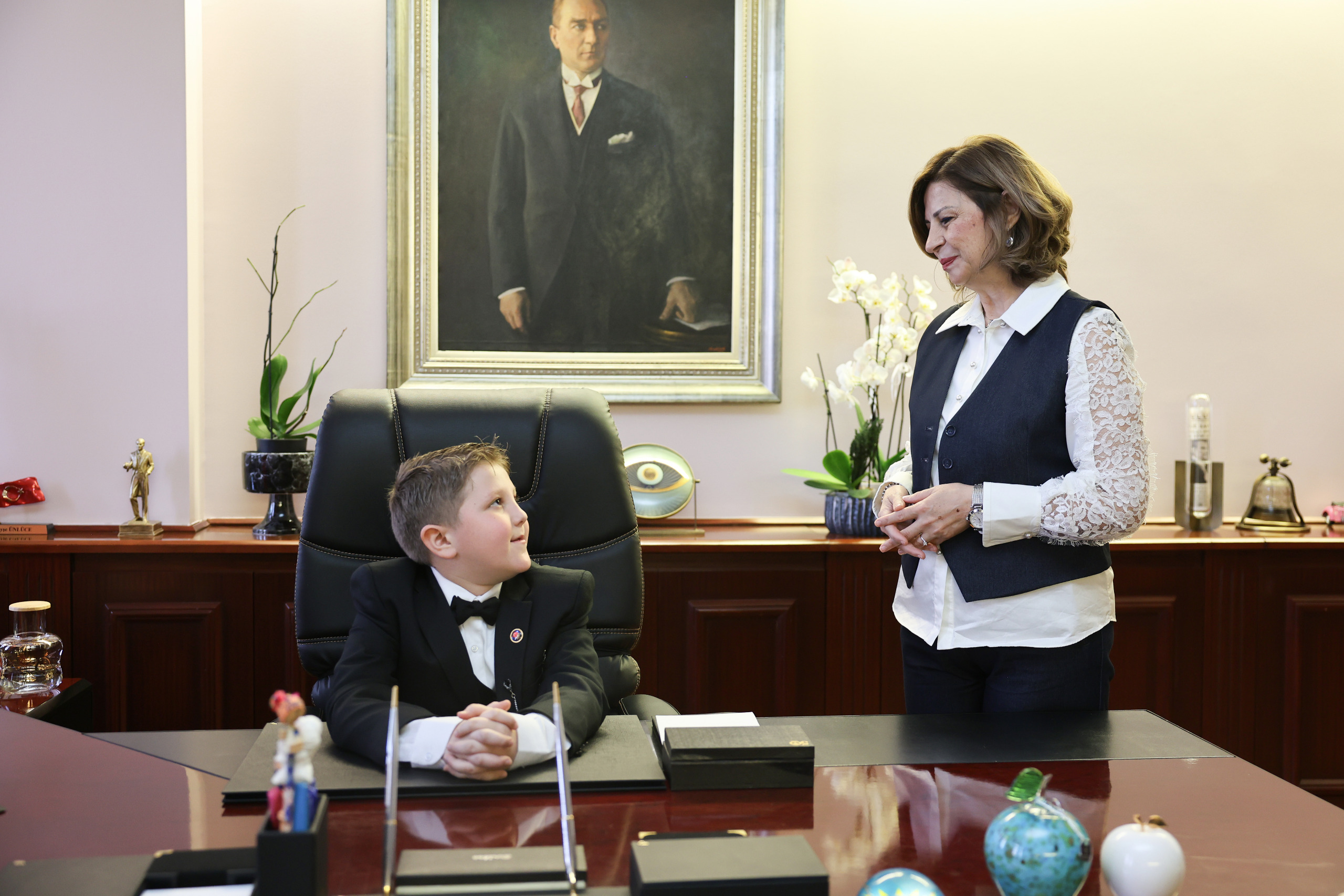 Başkan Ünlüce, makamını 4. sınıf öğrencisi Ege Ersen’e devretti