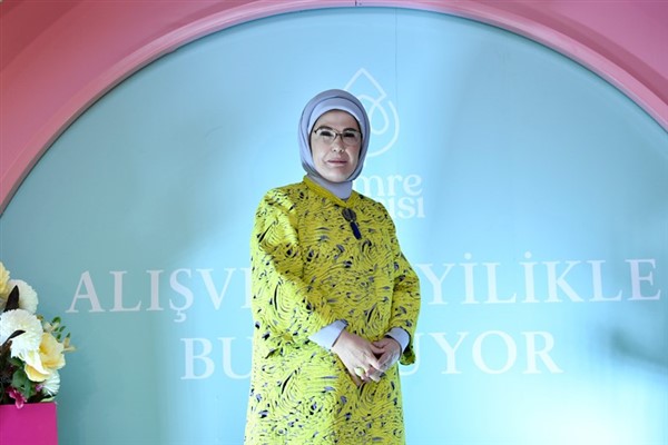Emine Erdoğan, TOGEM-DER’in geleneksel Cemre Çarşısı’nın açılışına katıldı