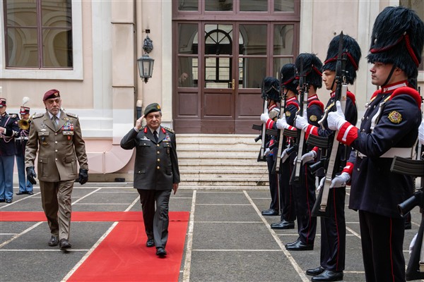 Kara Kuvvetleri Komutanı Orgeneral Bayraktaroğlu, İtalya’da