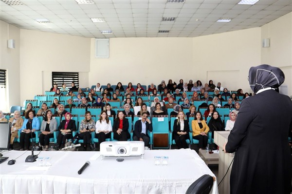 ‘Her Şeye Rağmen, Mazeret Yok Çıkış Var Van’ semineri düzenlendi
