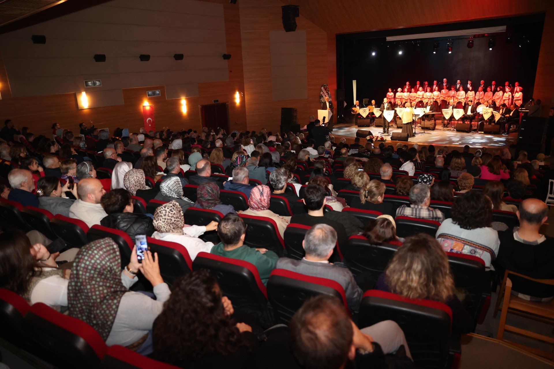 Düzce’de sanat gecesine yoğun ilgi