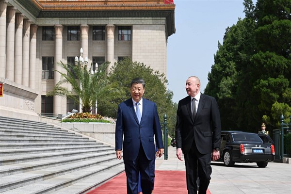 Azerbaycan Cumhurbaşkanı Aliyev,  Çin’de resmi törenle karşılandı