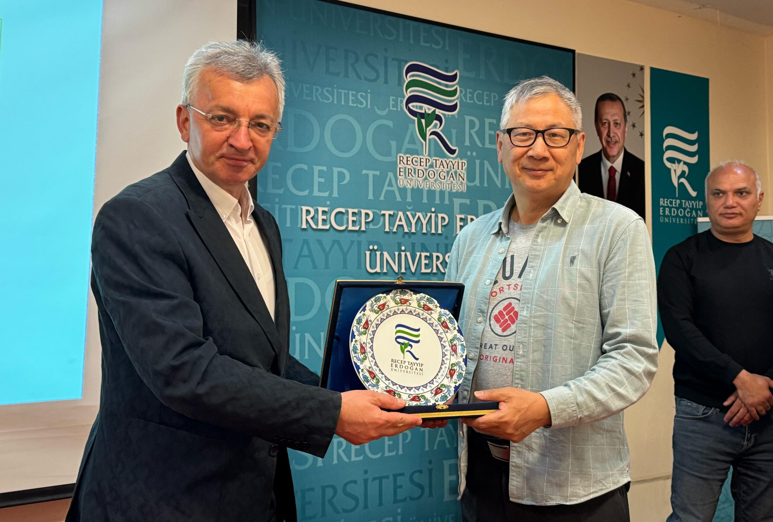Çin Bilimler Akademisi akademisyenleri, Recep Tayyip Erdoğan Üniversitesi’nde ağırlandı