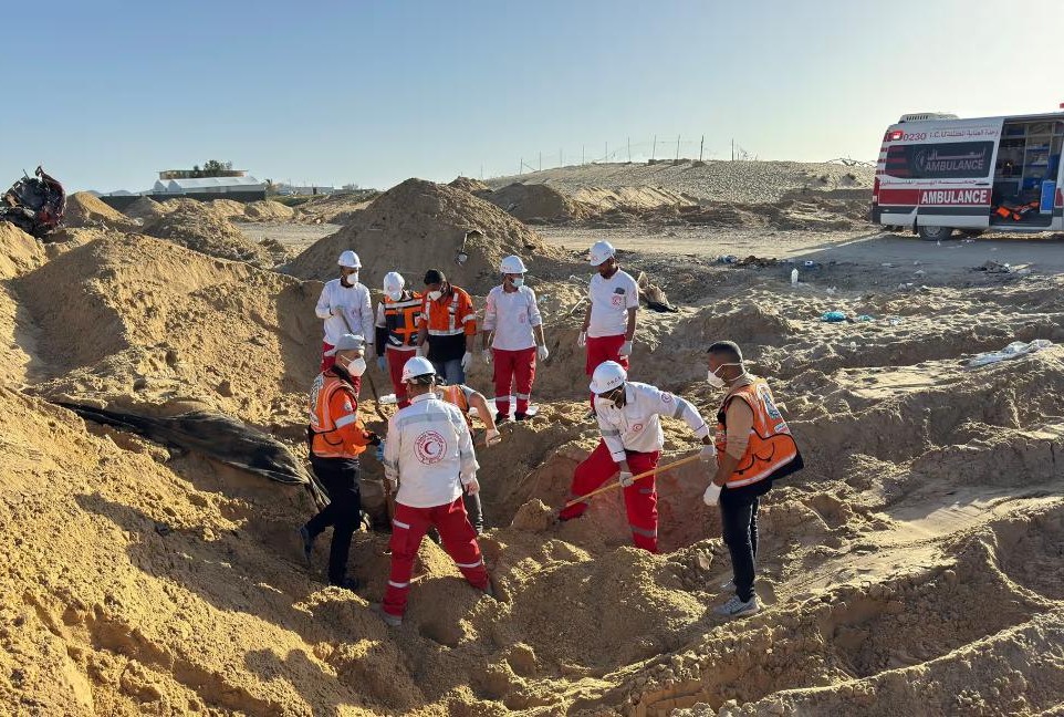 Gazze sağlık görevlileri ”öldürme amacıyla” üst vücutlarından vurulmuş