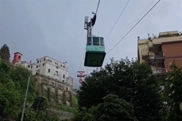 Güney İtalya’da teleferik kazasında dört kişi öldü