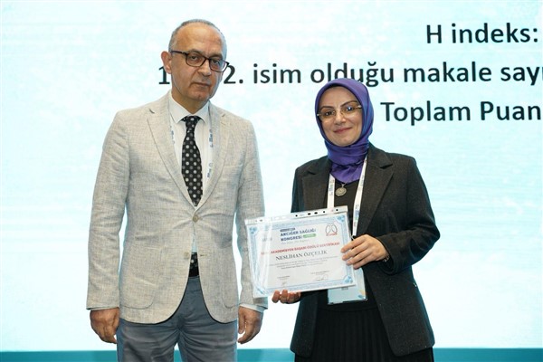 RTEÜ Öğretim Üyesi Doç. Dr. Özçelik, Genç Akademisyen Başarı Ödülü’nü kazandı