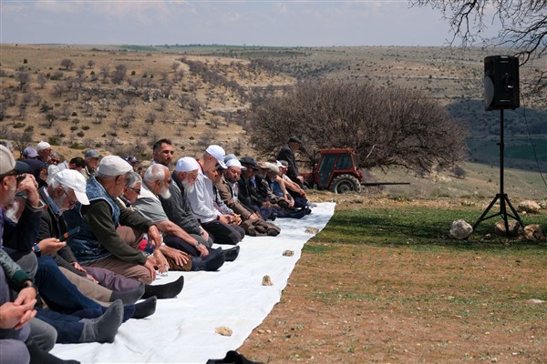 Vali Çiçekli, yağmur duasına katıldı