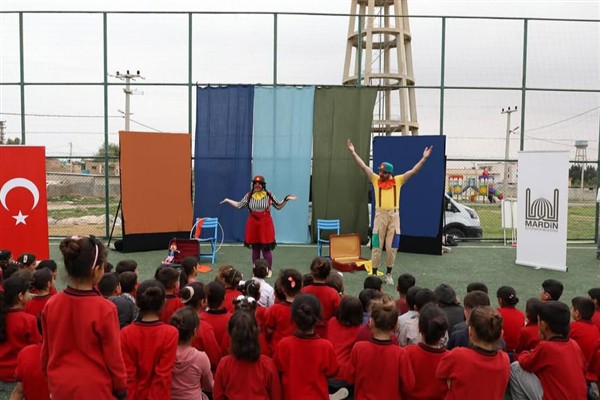 Mardin Büyükşehir Belediyesi’nden kırsal mahallelere tiyatro şenliği