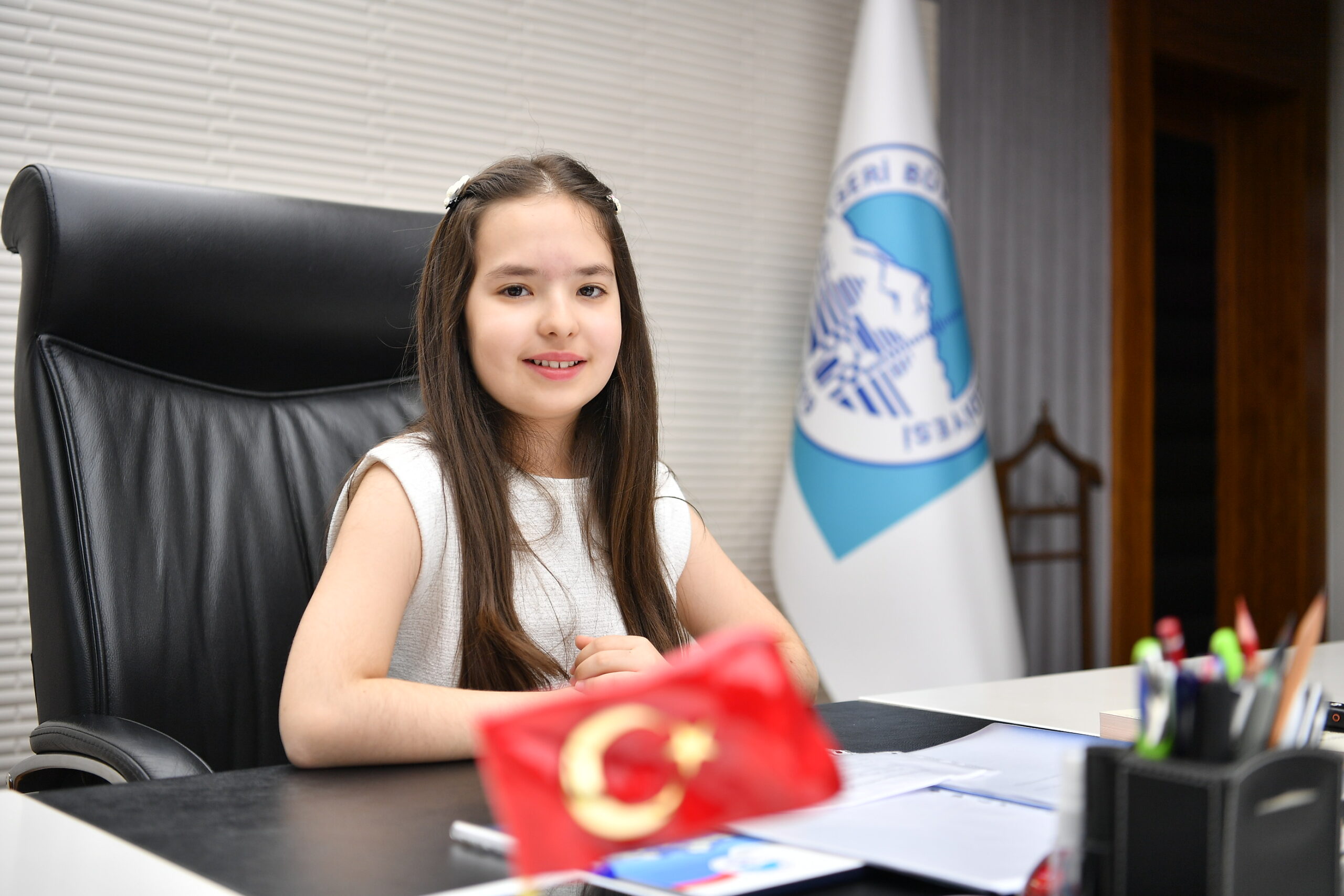 4’üncü sınıf öğrencisi Okyanus Atik, Kayseri Büyükşehir Belediyesi koltuğuna oturdu