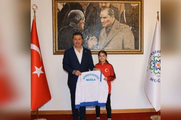 Masa tenisi sporcusu Üstündağ,Navek Minikler ve Takım Ferdi Şampiyonası’nda dördüncü oldu