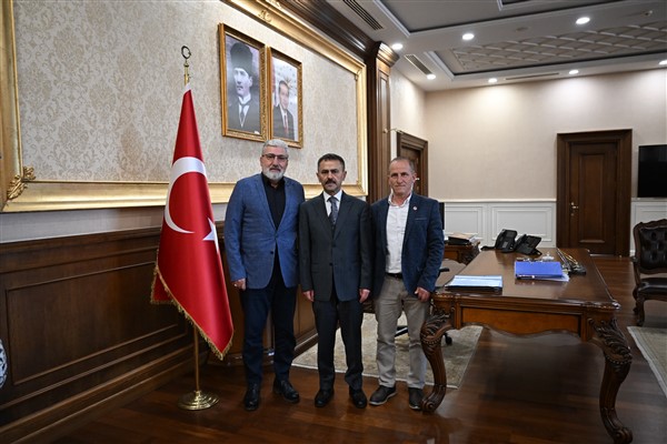 Milli futbolcu Merih Demiral’ın babası, Kocaeli Valisi Aktaş’ı ziyaret etti