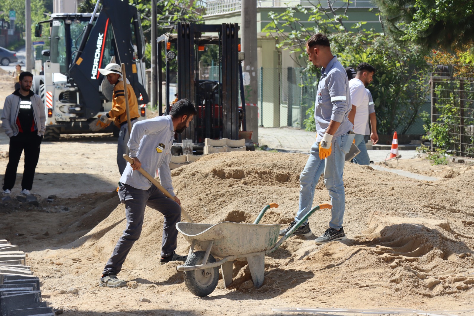 Yalova’da parke yol ve tretuvar çalışmaları başlatıldı
