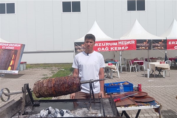 Diyarbakır’da Bahar ve Gurme Fuarı’nda Erzurum’un meşhur cağ kebabı tanıtıldı
