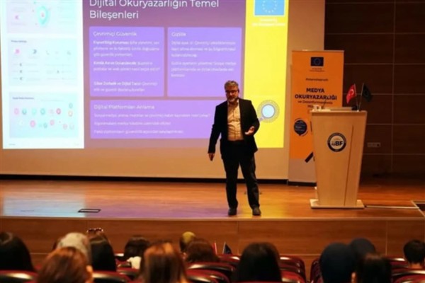 DÜ’de “Medya Okuryazarlığı ve Dezenformasyonla Mücadele Eğitimi” düzenlendi