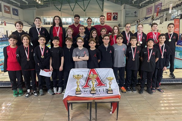 Anabilim Eğitim Kurumları yüzmede tarih yazdı