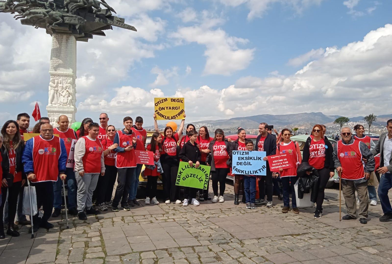 İzmir Otizm Topluluğu’ndan “Farkındalık için Adım At” etkinliği