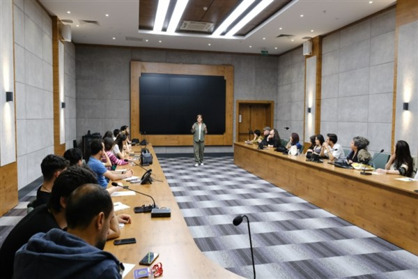 Karacabey ile ‘Sahne için yazmak’ atölyesi