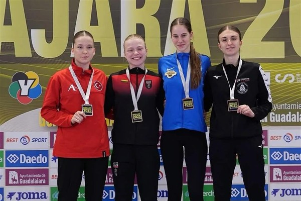 Bursa Büyükşehir Belediyesporlu Nisanur Çakır’dan gümüş madalya