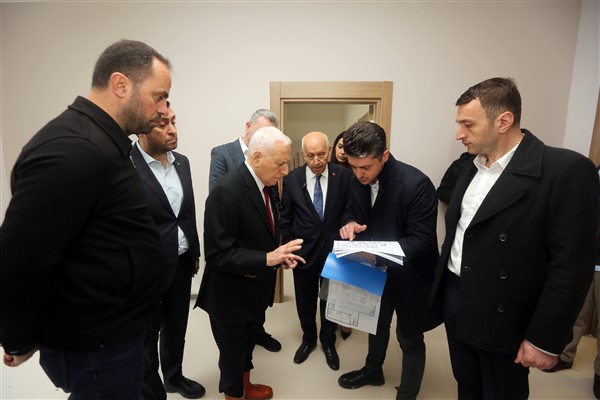 Başkan Yaşar, Alzheimer ve Yaşlı Yaşam Merkezi’ni ziyaret etti