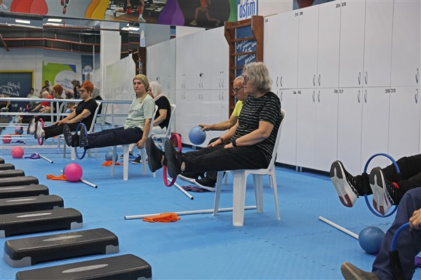 Antalya Büyükşehir’den Parkinson hastalarına destek