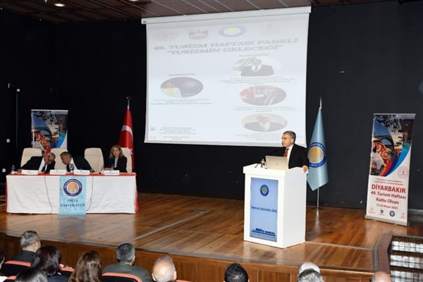 Dicle Üniversitesi’nde “49. Turizm Haftası Paneli: Turizmin Geleceği” paneli düzenlendi
