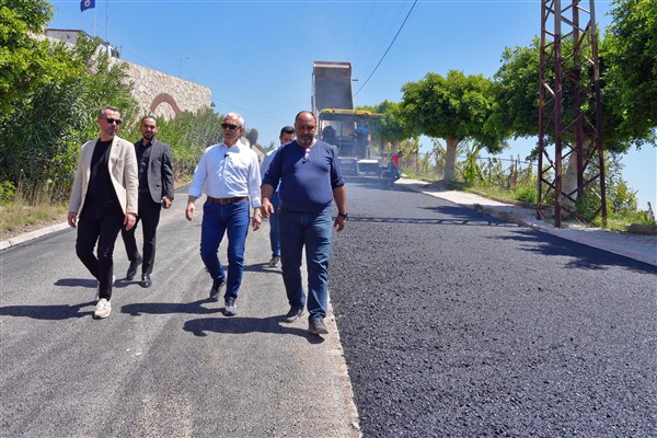 Başkan Özçelik, Teras yolundaki asfalt çalışmalarını inceledi