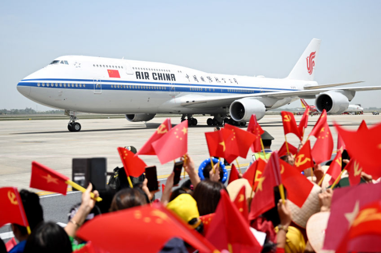 Cumhurbaşkanı Xi, Vietnam’ın başkenti Hanoi’ye ulaştı