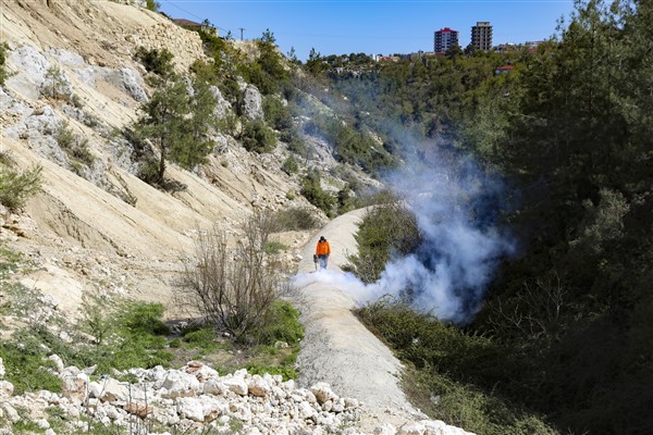 Gülnar’da temizlik ve ilaçlama çalışmalarını sürdürülüyor