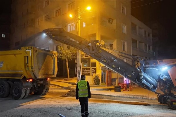 Mardin Büyükşehir’den 13 Mart Mahallesi’ne asfalt çalışması