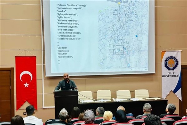 Dicle Üniversitesi’nde “Myra-Andriake Kazıları” konferansı düzenlendi