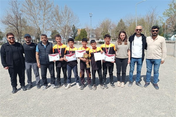 Batman Yukarı Alıçlı Köyü Ortaokulu, Bocce’de il birincisi oldu