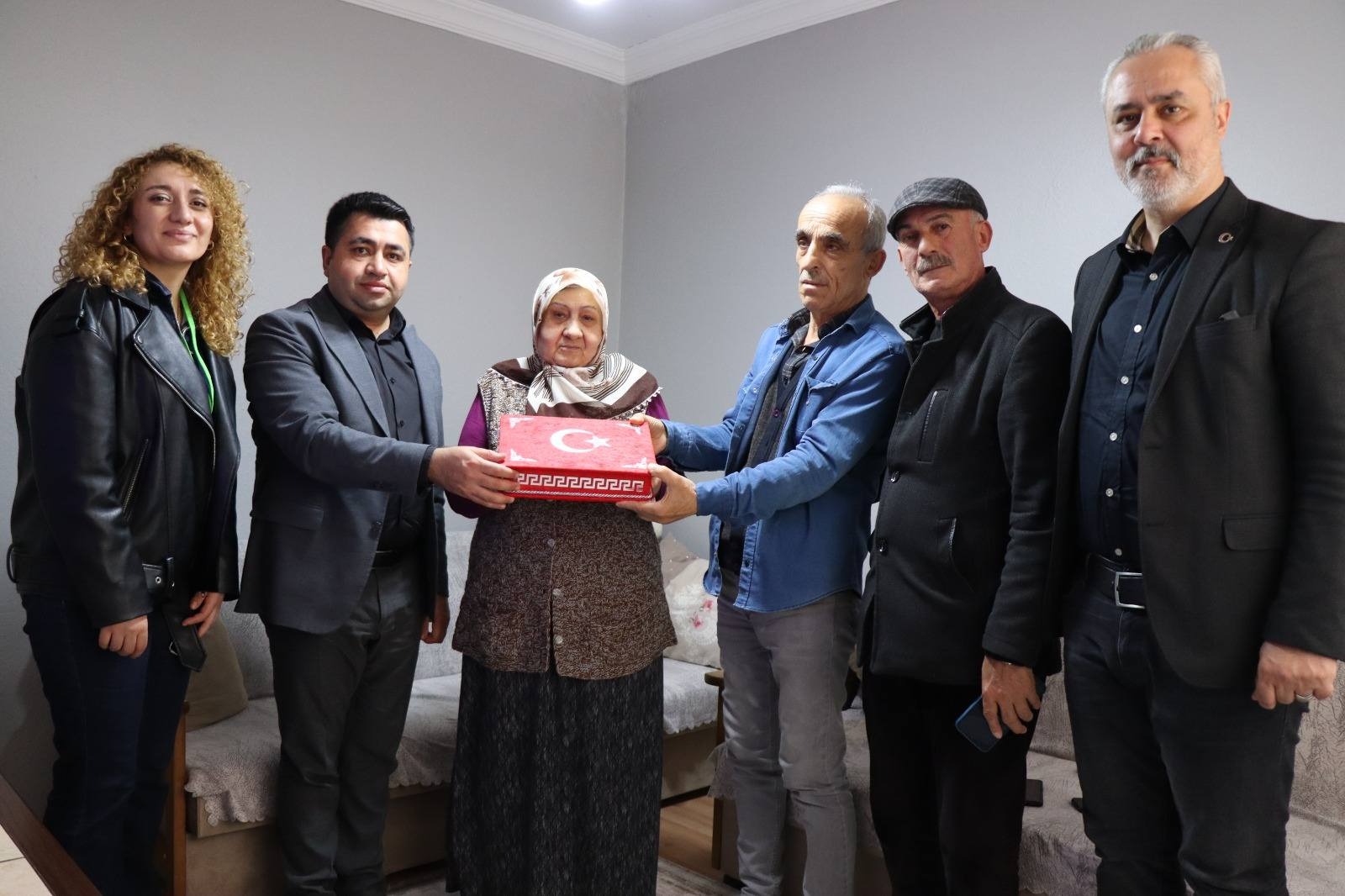 İzmit Belediyesinden şehit ailelerine ziyaret