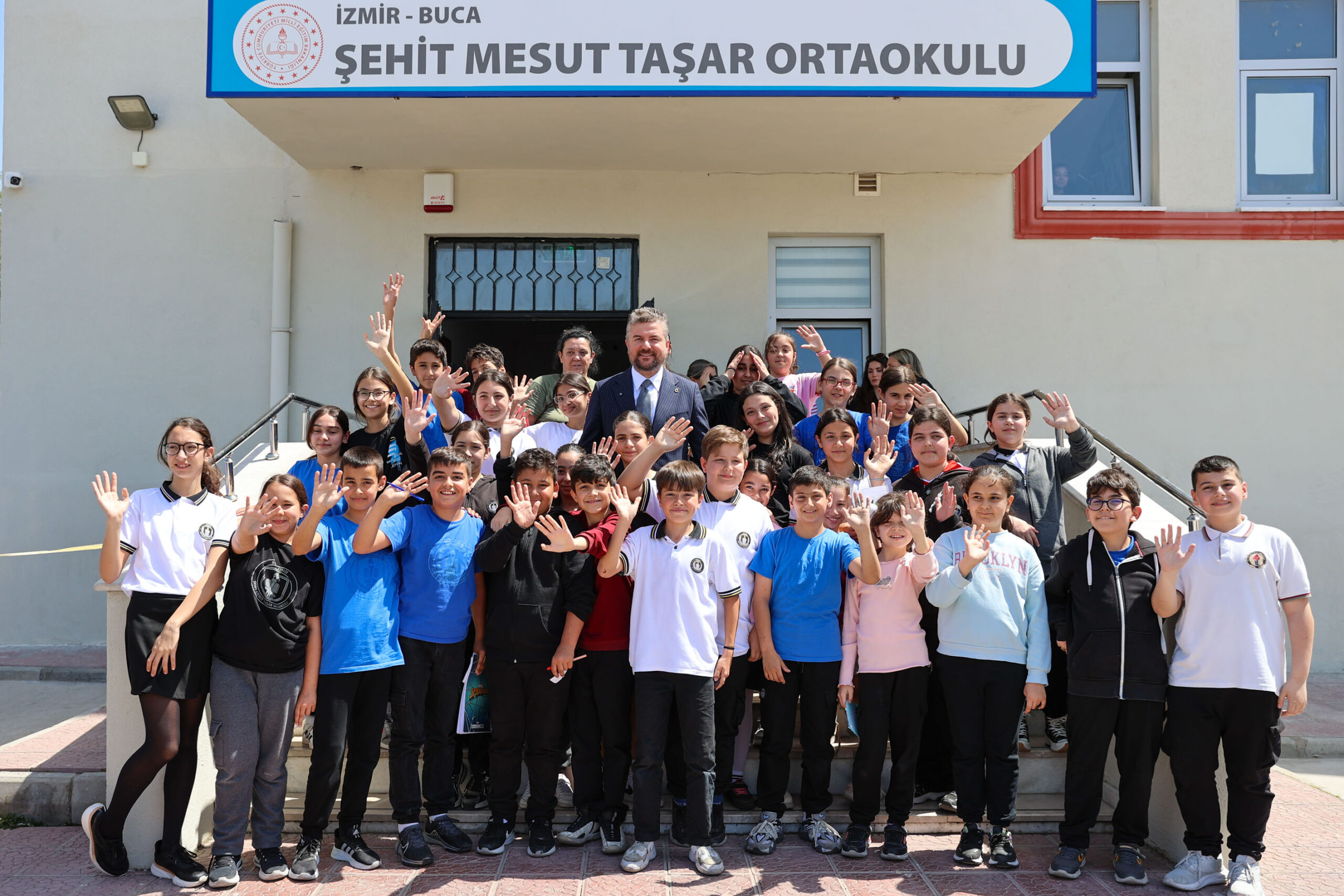 Başkan Duman, Şehit Mesut Taşar Ortaokulu’nu ziyaret etti