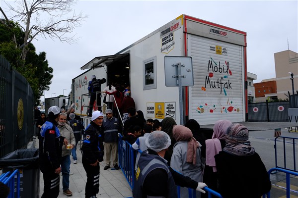 Başkan Altay: Mobil mutfak ve mobil ekmek fırını Zeytinburnu ve Silivri’de hizmet veriyor