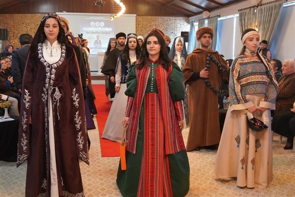 Erzurum’da “Palandöken’in Eteğinde Türk Motifleri Defilesi” düzenlendi