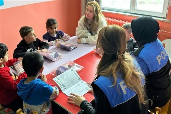 Ardahan Emniyet Müdürlüğü’nden öğrencilere sağlık ve güvenlik desteği