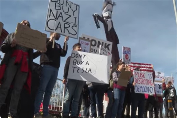 Tesla’nın üç aylık satışları Elon Musk’a karşı tepkiler nedeniyle yüzde 13 düştü
