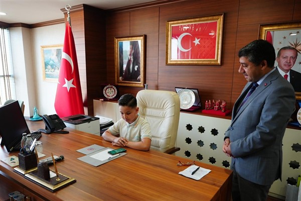 Başkan Yardımcısı Günden koltuğunu Alper Yusuf Ertay’a devretti