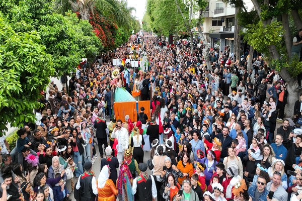 13. Uluslararası Adana Portakal Çiçeği Karnavalı sürüyor