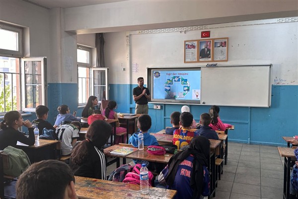 Diyarbakır’da öğrencilere çevre temizliği eğitimi