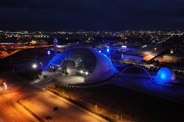 Konya’da Dünya Otizm Farkındalık Günü dolayısıyla binalarda mavi ışıklandırılma yapıldı