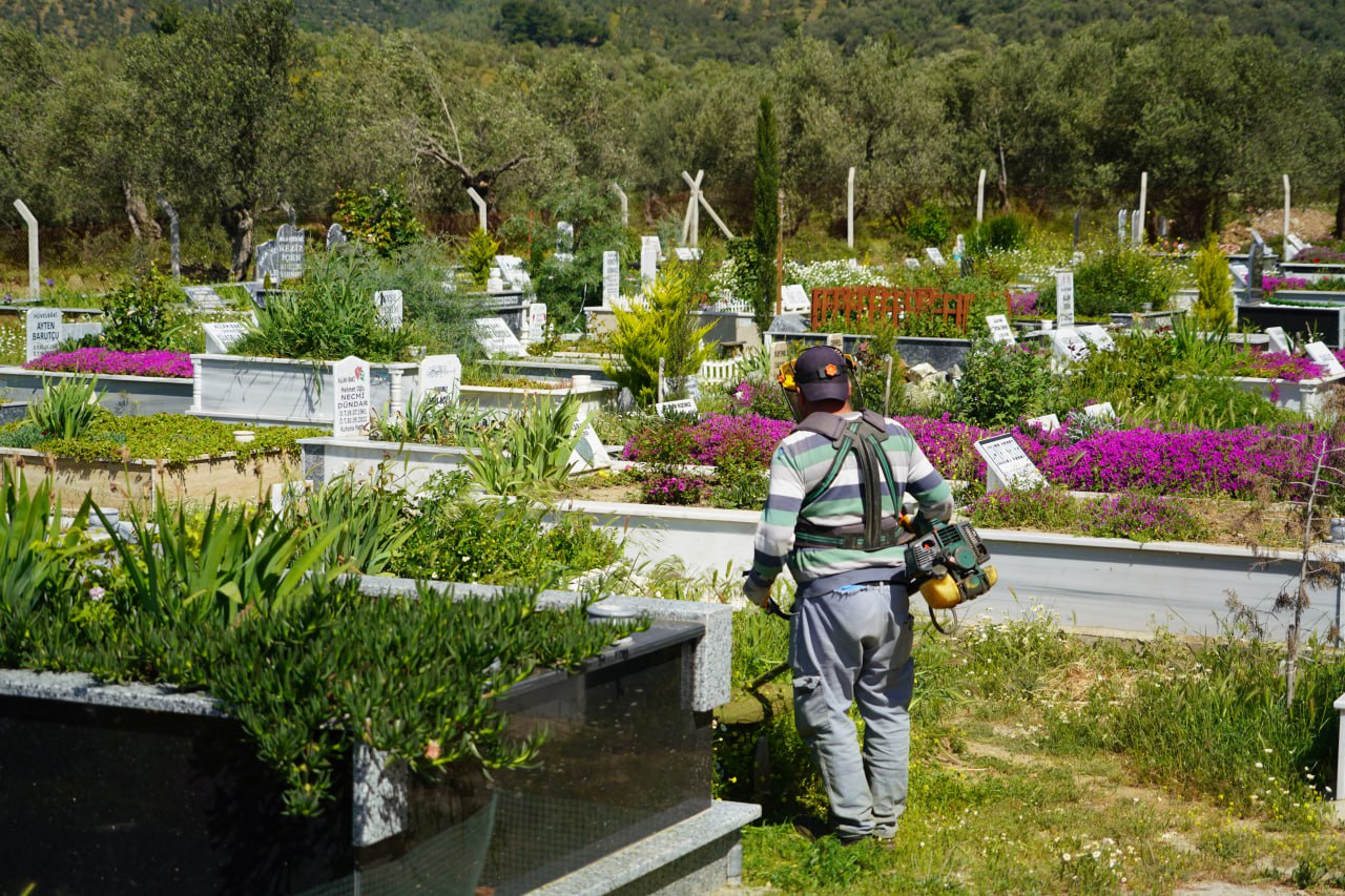 Kızılkeçili’deki kabristanlıkta temizlik çalışmaları tamamlandı