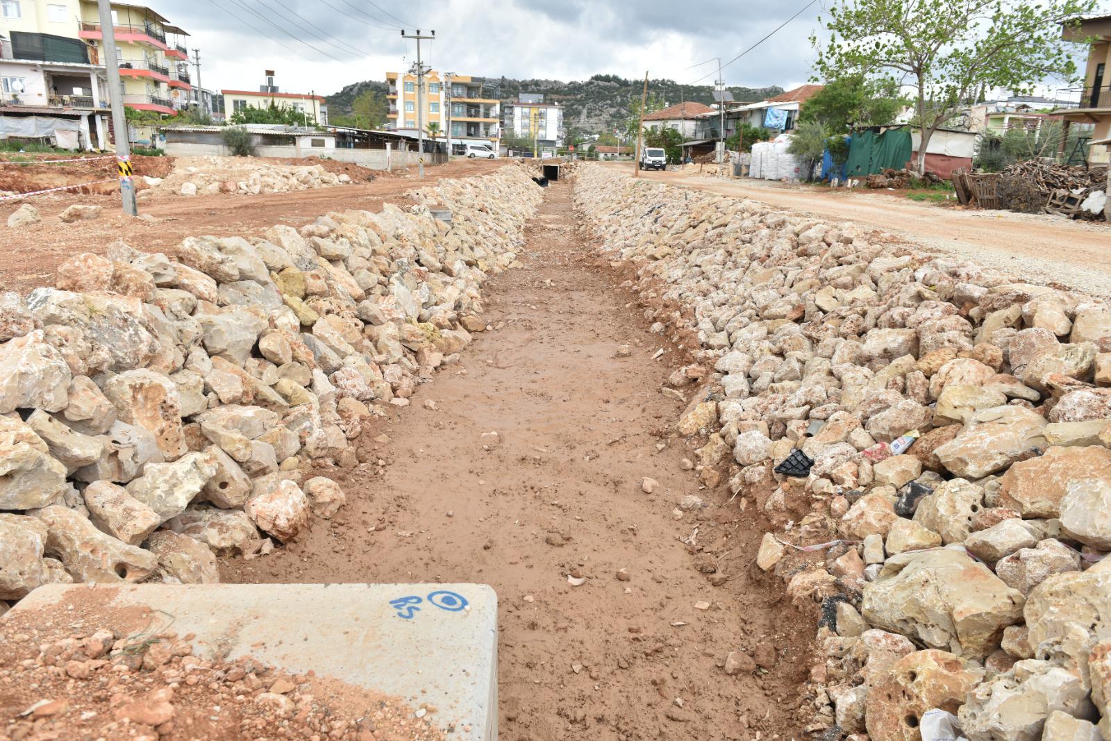 Kepez Belediyesi, yağmur suyu taşkınlarını önlemek için çalışmalarını sürdürüyor