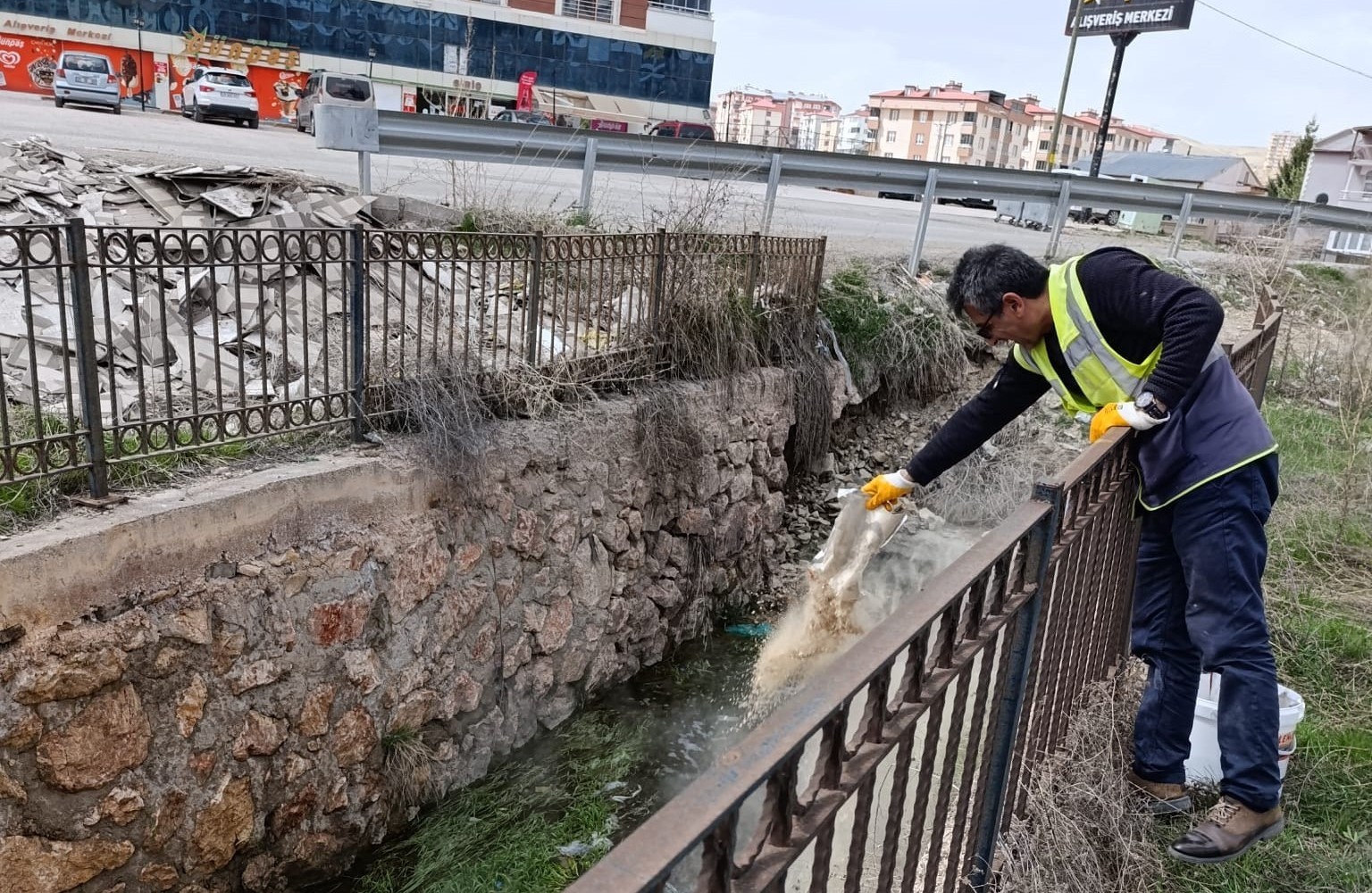 Bayburt Belediyesi, larvalara karşı mücadele çalışması başlattı