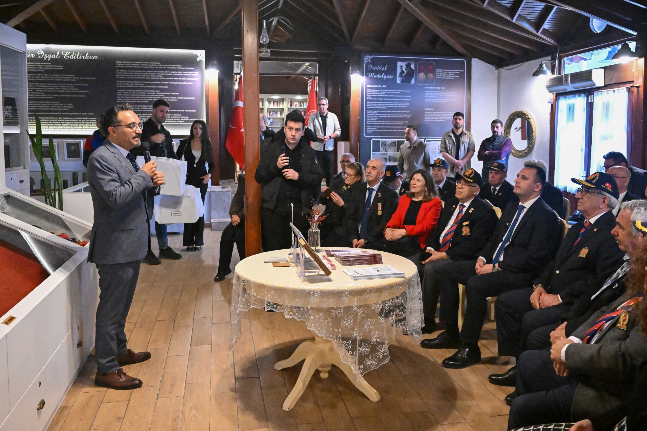 Gaziler, Atatürk’ün İzmir’e son kez baktığı yerde buluştu