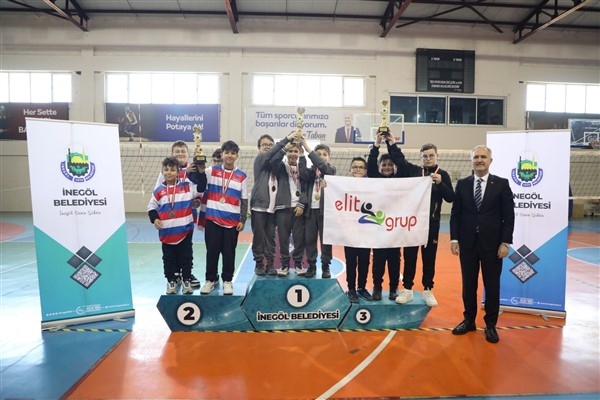 Okullar Arası Spor Festivali’nde ilk kupalar verildi