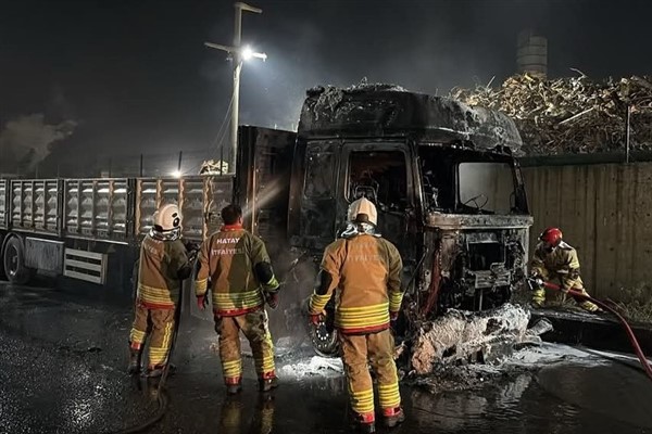 İskenderun’da Organize Sanayi Bölgesi’nde tır yangını