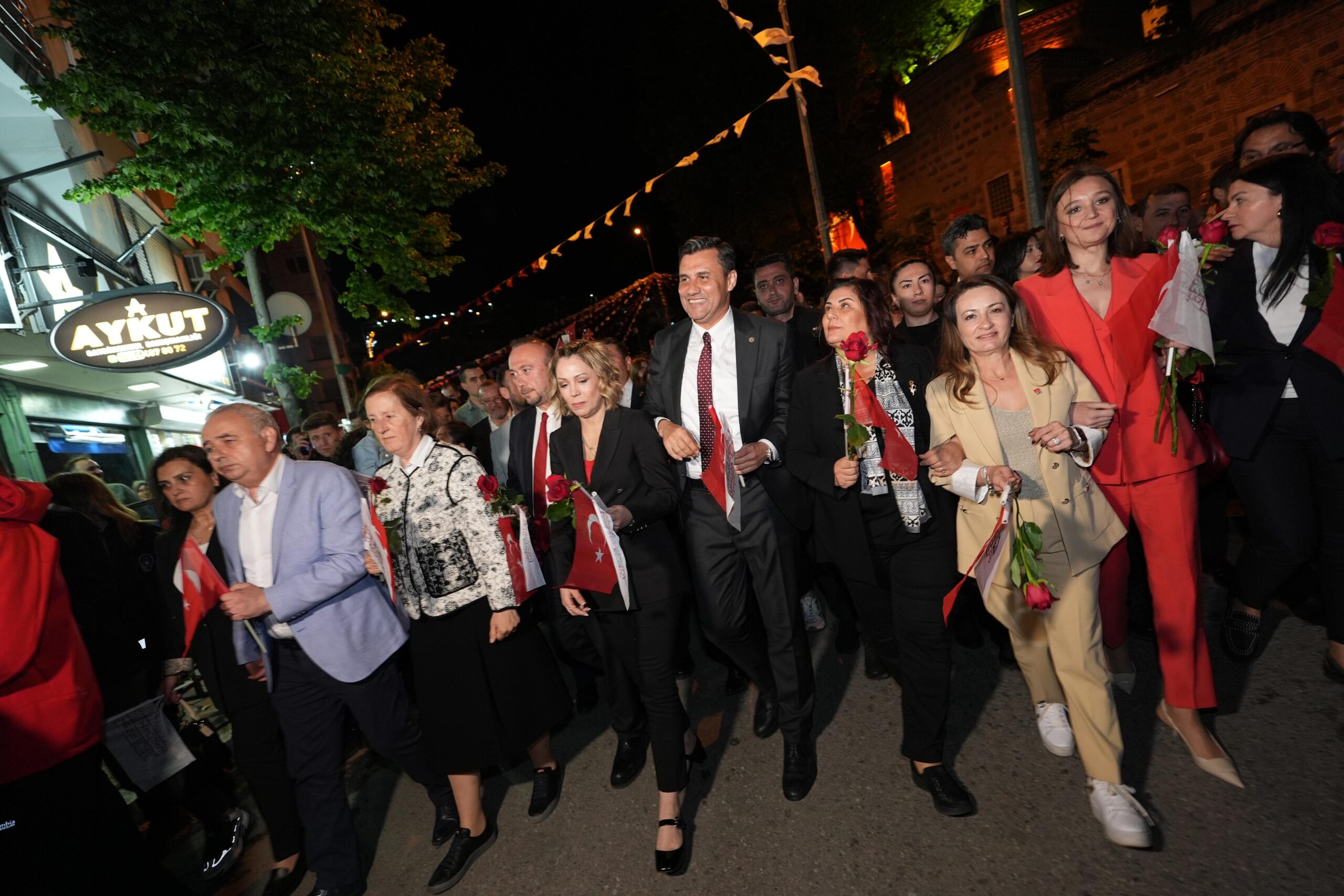 Manisalılar, Uluslararası Manisa Mesir Macunu Festivali kortejinde buluştu