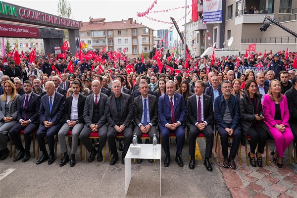 Özel, Keçiören’de 23 tesisin açılışını yaptı